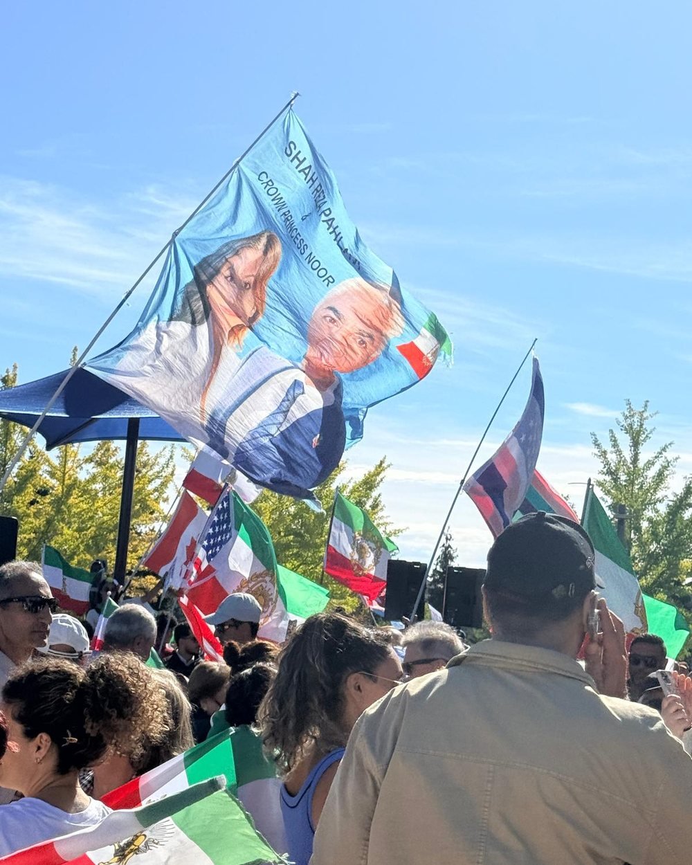 Community members gathered with flags at the unveiling ceremony in Thornhill
